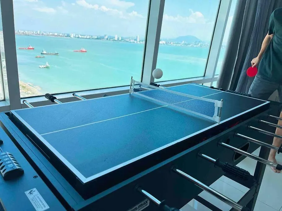 Xbox, Karaoke, Foosball, Pooltable, Icehockey, Ping Pong, Board Games 乔治敦