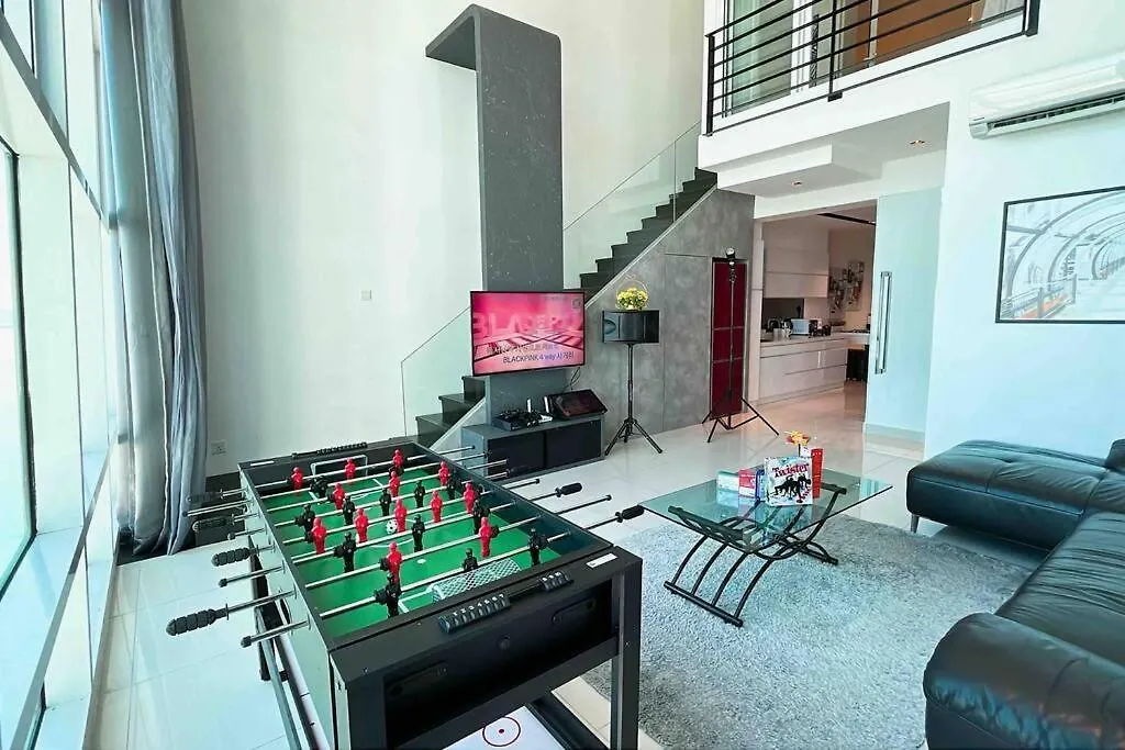 Xbox, Karaoke, Foosball, Pooltable, Icehockey, Ping Pong, Board Games 乔治敦 马来西亚